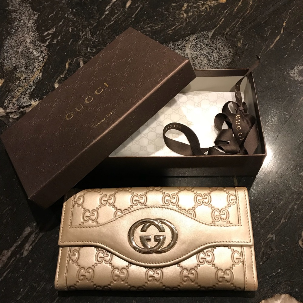 **SOLD** Authentic Gucci Sukey Leather Wallet - Picture 1 of 7